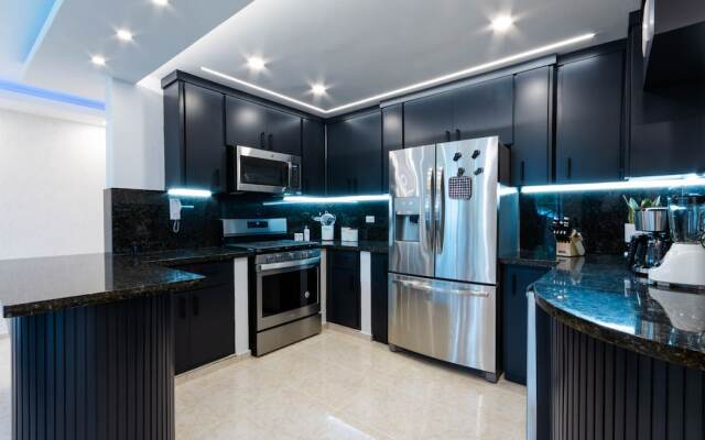 Unique & Spacious 2bdrs Luxury Condo