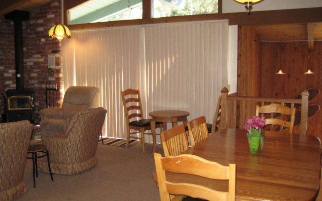 Chateau Sans Nom by Mammoth Reservation Bureau