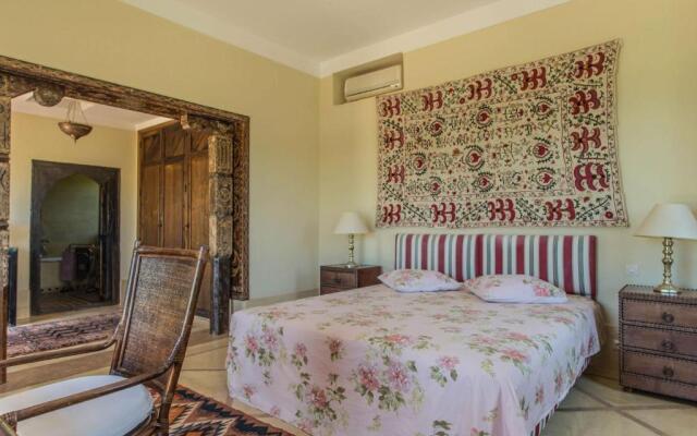 Villa Alouna en exclusivité avec piscine privée dans la Palmeraie