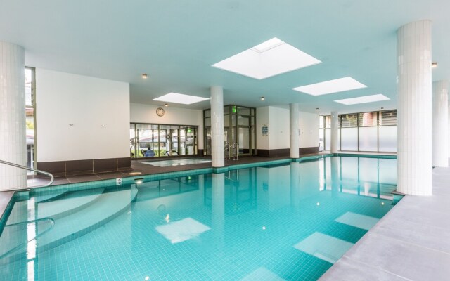 Executive 2 Storey Apartment with Pool