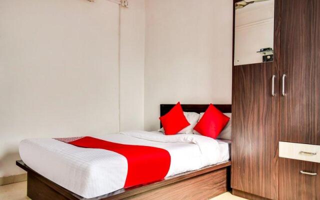 OYO 66018 Hotel Vijayraj Lodging And Boarding