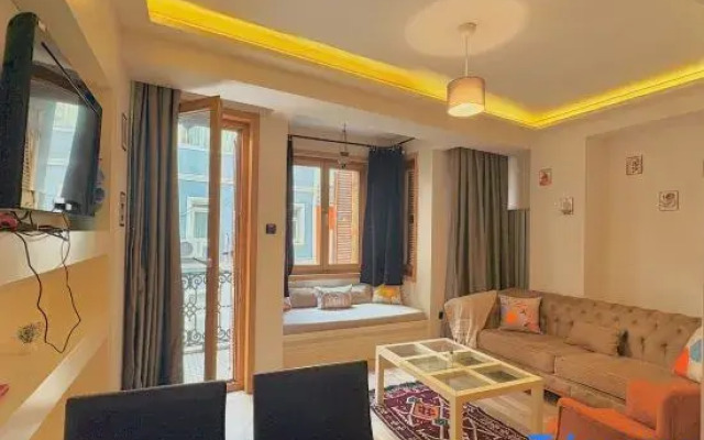 Taksim Square—1BR Deluxe Suite 02