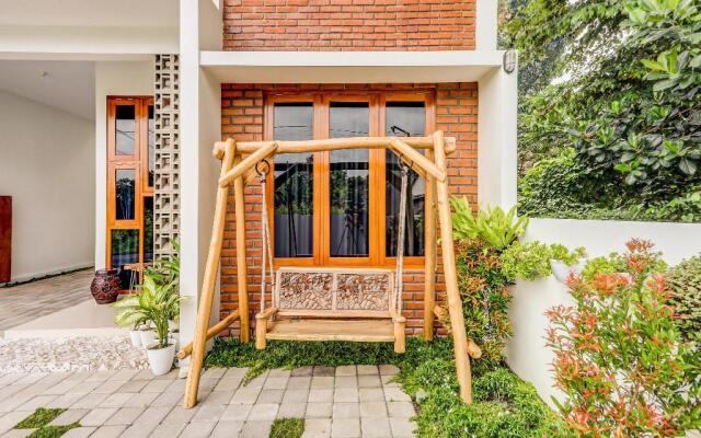 OYO 90099 Twin House