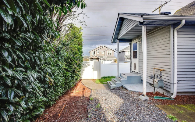 3 Mi to Dtwn Tacoma: Pet-friendly Home