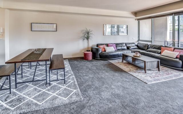 Southbank Tower Apartments