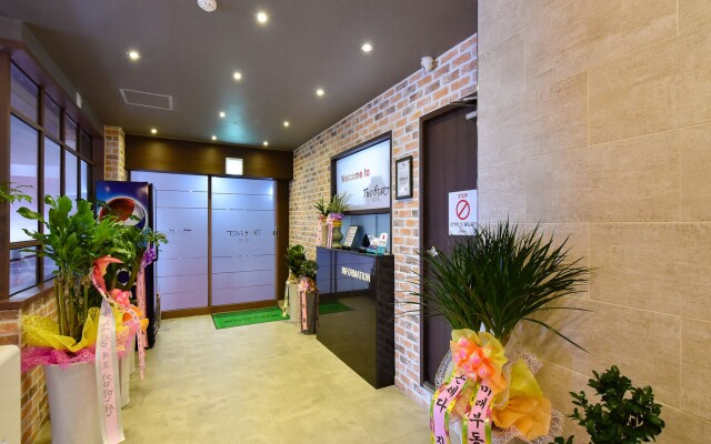 Two Heart Hotel Gimhae Waterpark