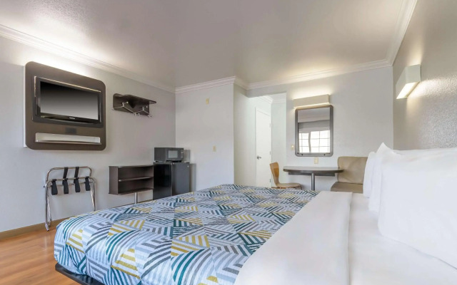 Motel 6 San Jose, CA - Convention Center