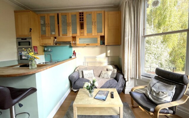 Lovely Victorian Apartment in Clifton Village