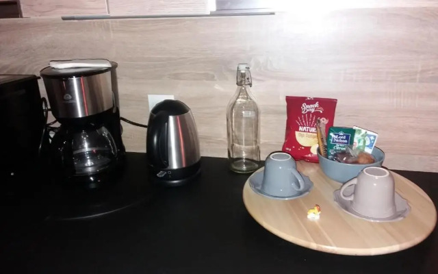 Studio avec terrasse, proche tram