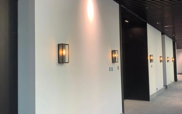 Ola Santiago Providencia, Tapestry Collection by Hilton