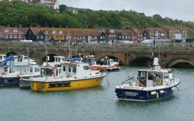 10 to12 Folkestone Bed  Breakfast