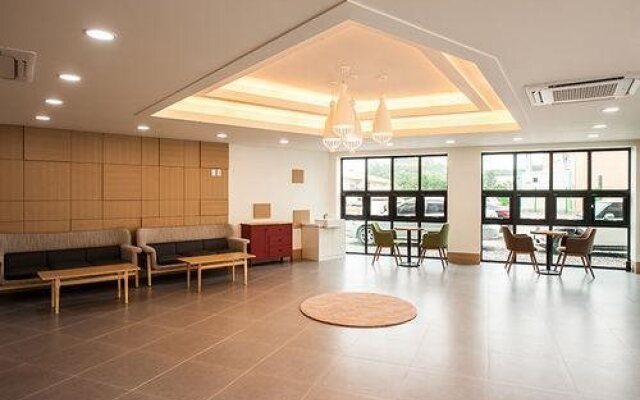 Adel-hyu Hotel
