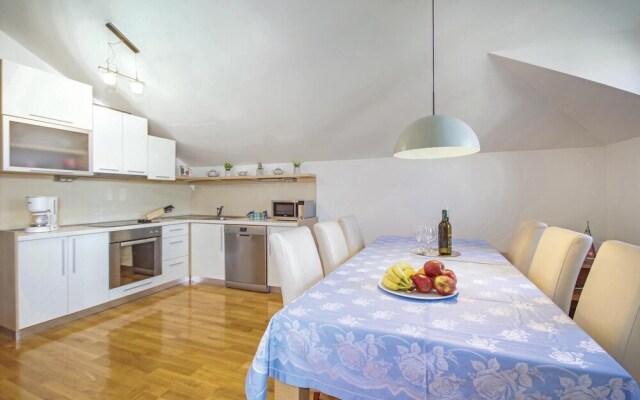 Beautiful Home in Makarska With Wifi and 2 Bedrooms