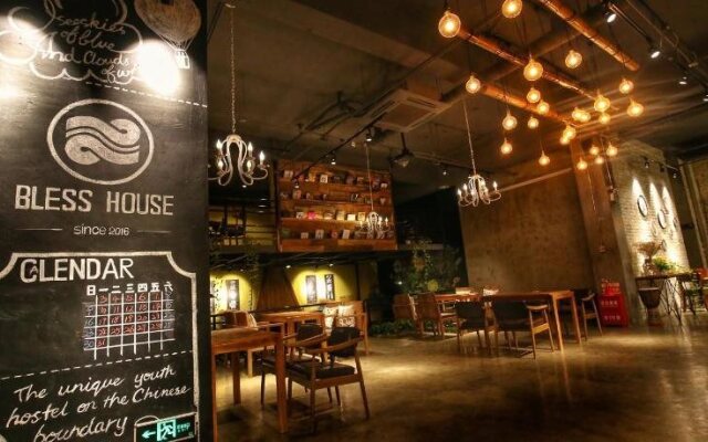 Dandong Bless House International Youth Hostel
