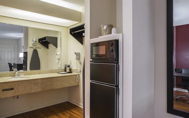 Red Roof Inn & Suites Scottsboro