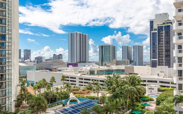 Sea-view Romantic Suite Minutes from the Beach