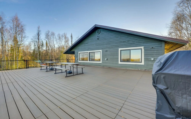 On-site Kenai River Fishing: Soldotna Apartment!