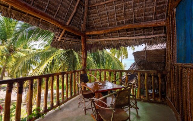 Shanuo Beach Bungalows