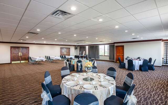 Quality Inn & Suites Cincinnati Downtown