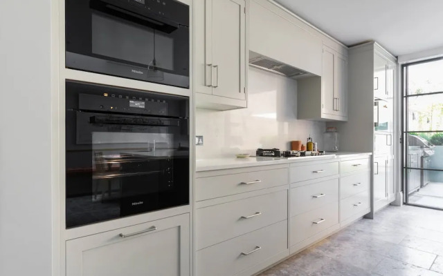 Crondace Road by Onefinestay