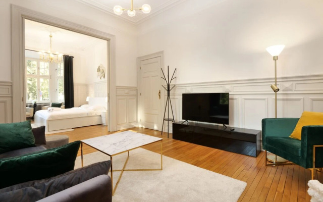 VIP Suite Apartment - 5 min walk center