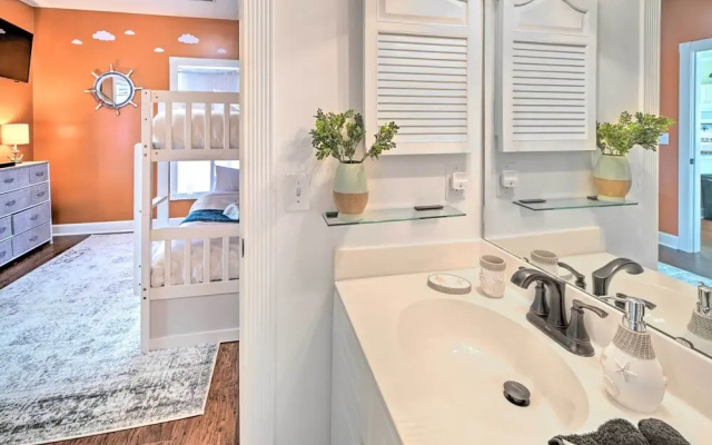 Bright Myrtle Beach Condo w/ Balcony!