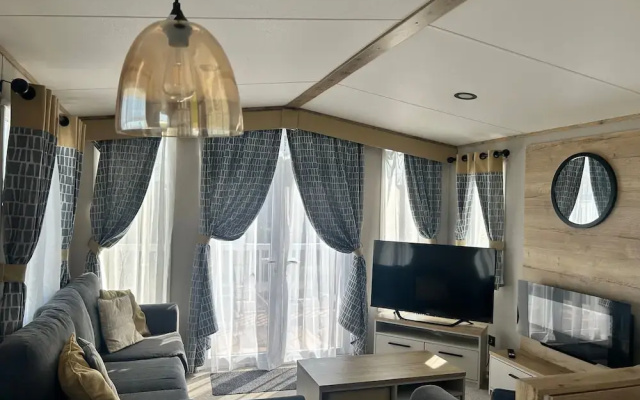 Hafan y Mor Park 3-bed Caravan, Sleeps 8, Pets Ok