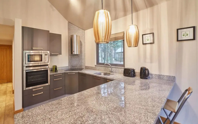 Host Stay Simon Howe Lodge