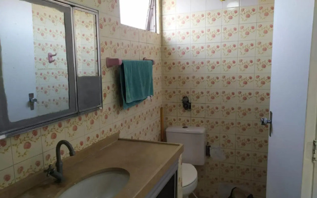 Espaçoso Apartamento na Praia do Futuro c/ 3 Qts.