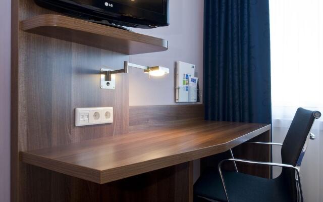 Holiday Inn Express Amsterdam - Schiphol, an IHG Hotel