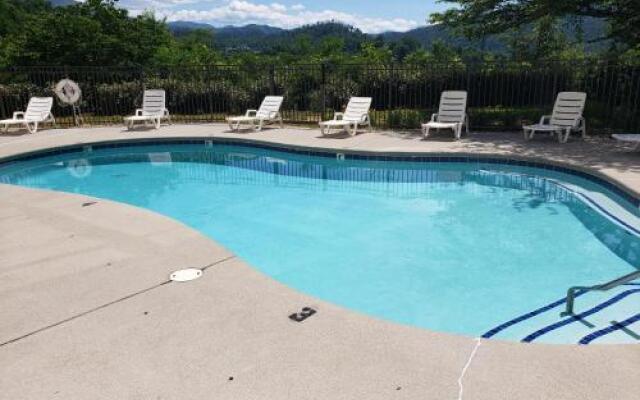 Gatlinburg Chateau Condo #302 by RedAwning