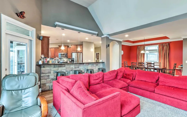 Lake Access: Waleska House w/ Floating Dock!