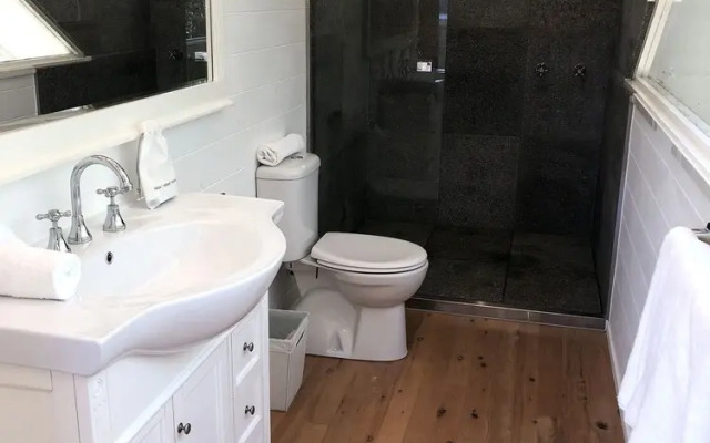 Lake House Watermark Estate Lake Tinaroo