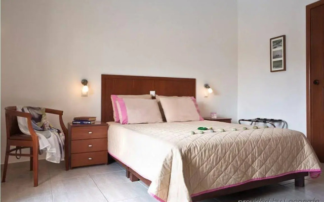 Stratos Hotel