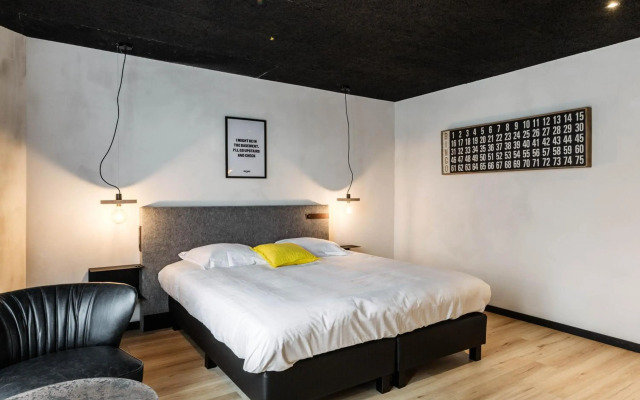Upstairs Hotel