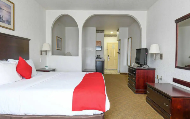 OYO Townhouse Houston Brookhollow