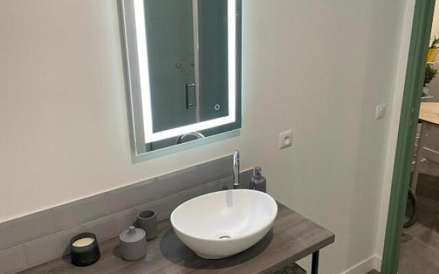 Logement entier : Studio neuf avec jardin