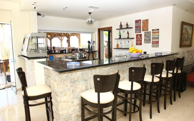 Dias Hotel & Apts