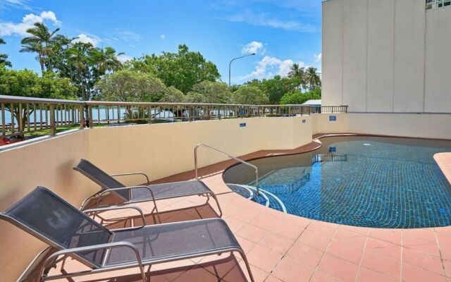 Cairns Ocean View Apartment