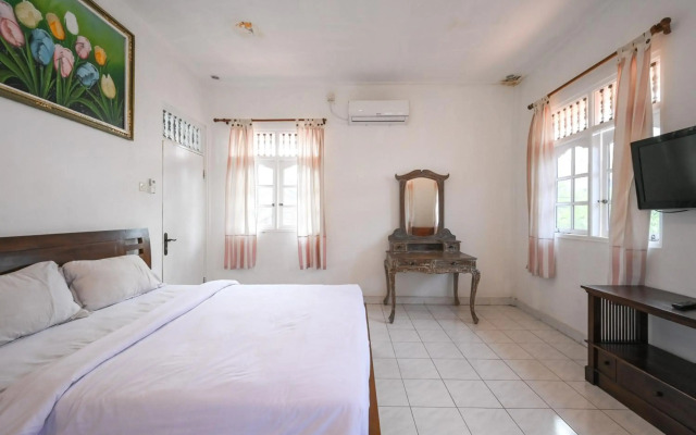 OYO 4003 Ceria Guesthouse SeminyakNearSeminyak Beach