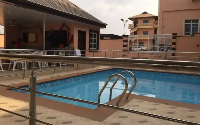 Laroy Suites