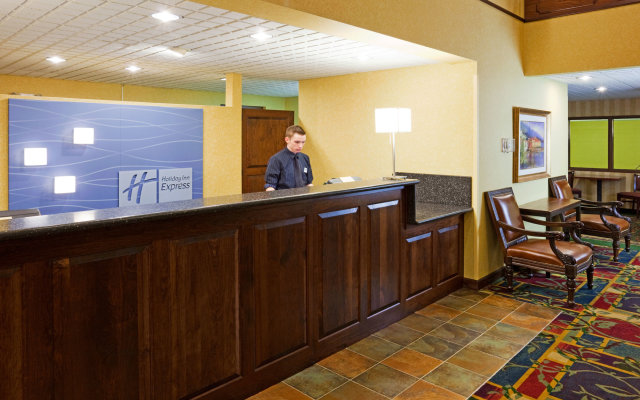 Holiday Inn Express Minneapolis/Coon Rapids/Blaine, an IHG Hotel