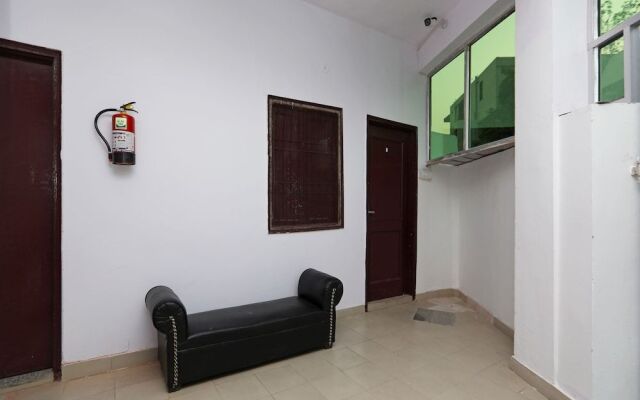 OYO 36700 Moonlight Residency