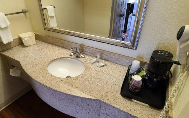Red Roof Inn & Suites Cornelius – Lake Norman