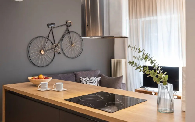 Spacious 3-bedroom Getaway With Balcony in Glyfada