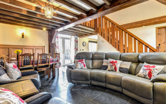 Holiday Home Sgubor y Rhyd