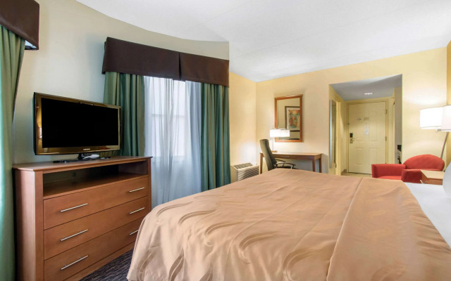 Clarion Hotel & Suites University - Shippensburg
