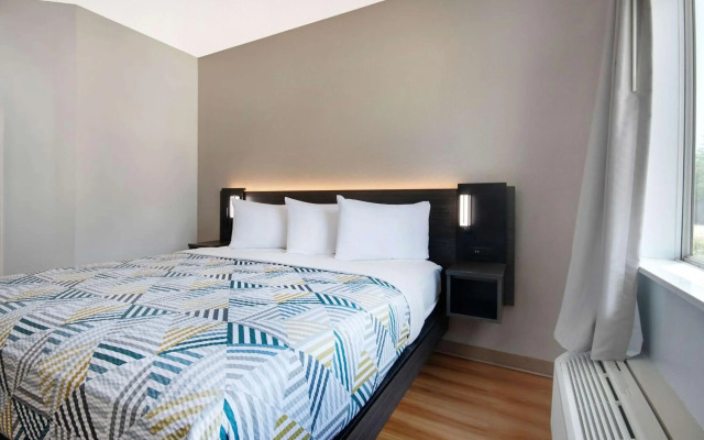 Motel 6 San Antonio, TX - South