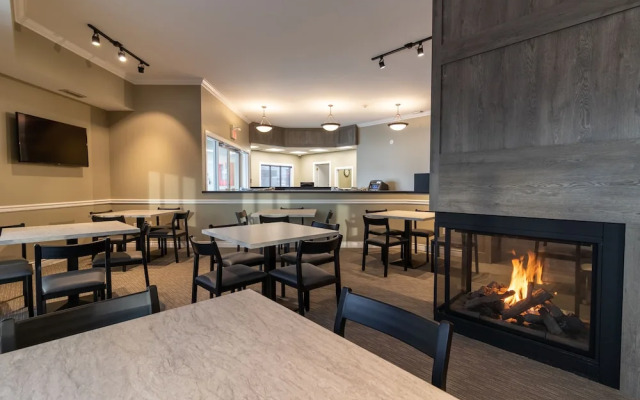 BCMInns Fort McMurray