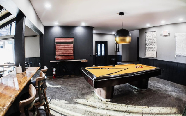 Chamonix - Year-round Fun w/ Shared Pool!